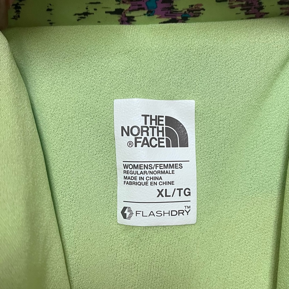 The North Face Altertude Short NWT Size XL Paint Splatter Print Zip Pocket - Picture 9 of 10
